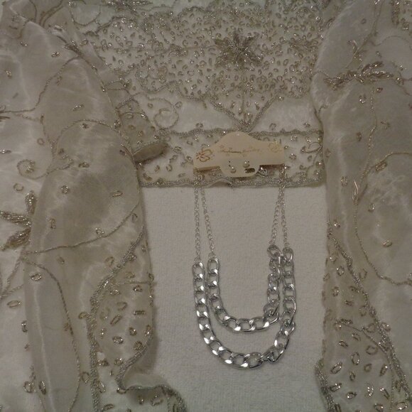 VINTAGE ORNATE METALLIC SILVERY THREADS INDIA RUNNER W MODERN NECKLACE LOT - Picture 2 of 9